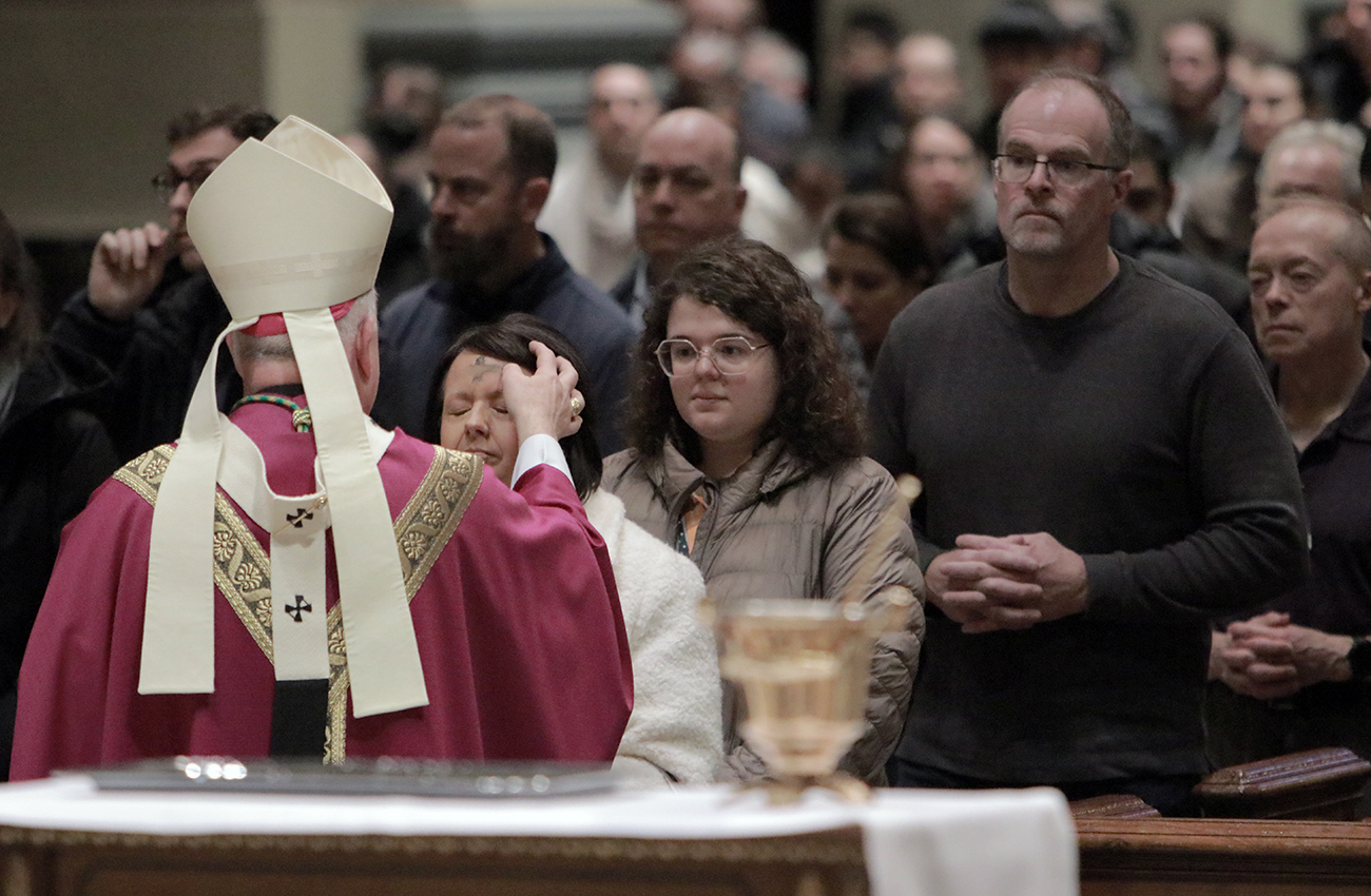 Photos: Ash Wednesday at the Cathedral Basilica