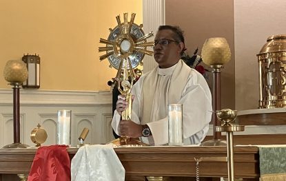 ‘Praise on the Hill’ Draws Dozens of Faithful for Evening Prayer, Music