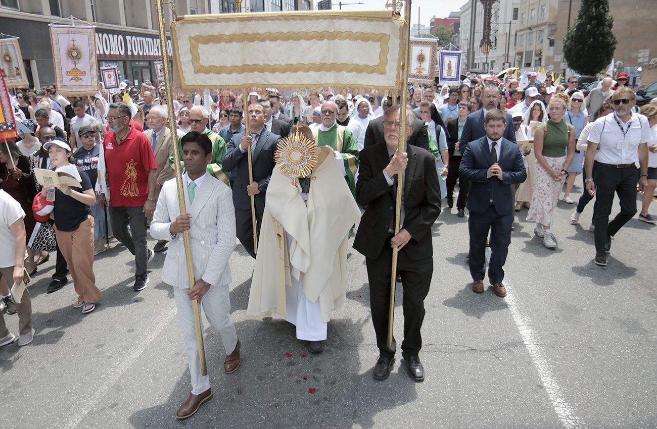 Thousands Mark Climax of National Eucharistic Pilgrimage in Solemn Mass, Procession in Philadelphia